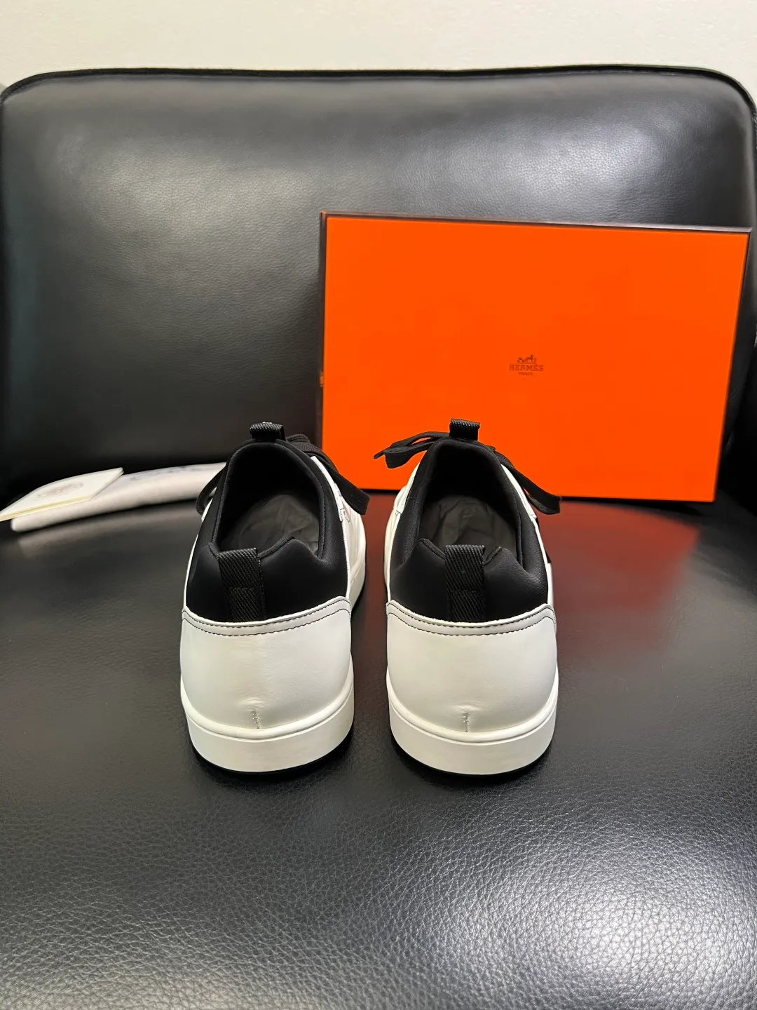 Men's shoes 💰700 Hermes High-quality top crafts Hermes counters are selling simultaneously with original factory configuration, original cowhide fabric imported from Italy, high-quality splicing technology, fully imported water-dyed cowhide lining, soles: original soles specially provided by the original factory are super comfortable, original factory and single goods are welcome to compare, code number 38-44 (customized 45)